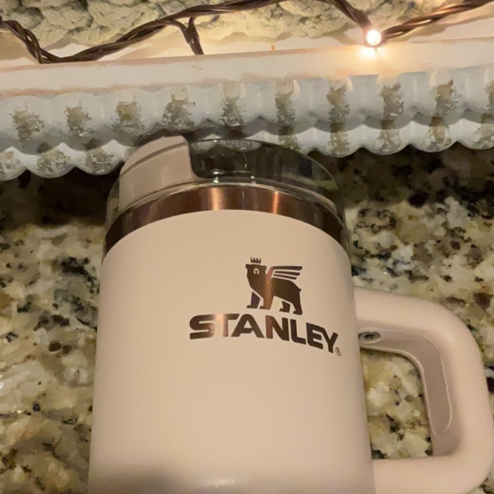 Stanley Rose Quartz Travel Mug - Picture 6 of 6